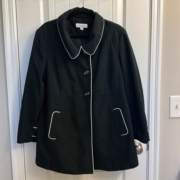 MAKE AN OFFER on this Liz Lange Maternity lightweight, lined coat. - Picture 1 of 5